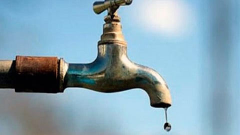 Rain outside and no water to drink at home ...