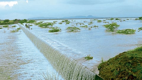 येरळवाडी तलाव काठोकाठ; शेतीसह पिण्याचा पाणीप्रश्‍न मिटणार!
