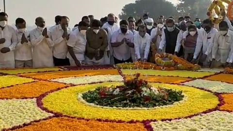 कार्यकर्त्यांमधील चुळबुळ थांबविण्यासाठी करावं लागतं : अजित पवार