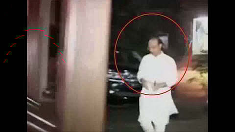 VIDEO : अजित पवार सिल्व्हर ओकमध्ये पळत दाखल; स्वागताला सुप्रिया सुळे
