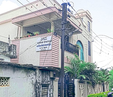 भाड्याच्या इमारतीत असलेली कार्यालये