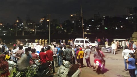 two youths drown at bhide bridge while taking selfie