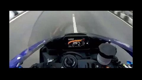 video made viral by the rider going at a dangerous speed of almost 300 kmph