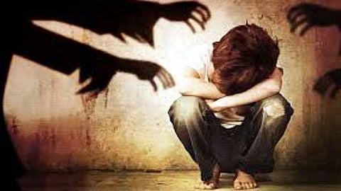 अश्लील व्हिडिओ दाखवून अल्पवयीन मुलांवर अत्याचार; फलटणमधील दोघांची बालसुधार गृहात रवानगी
