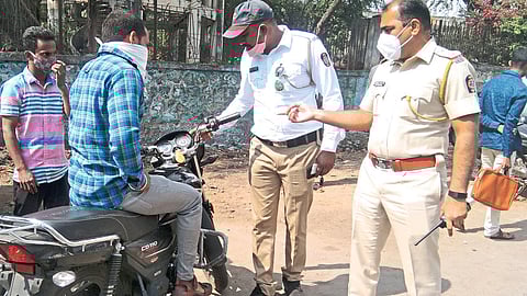 Recovery of fines from who do not have number plates in ichalkaranji