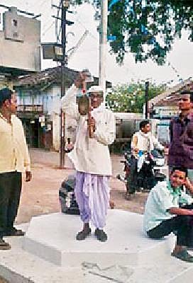 ऐका हो...ऐका.....भाच्यांना जेवायला कोणी बोलवू नका  !