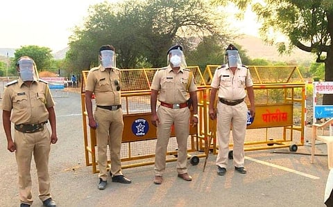 ट्रकमध्ये तब्बल 39 जनावरे कोंबून घेऊन जात होते, मात्र...
