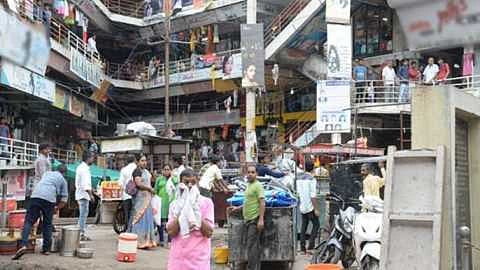 ठराविक गाळ्यांचा करार नूतनीकरण करणे चुकीचे 