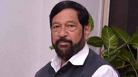 अधिकाऱ्यांची खरडपट्टी