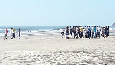 Two tourists drown harnai beach ratnagiri