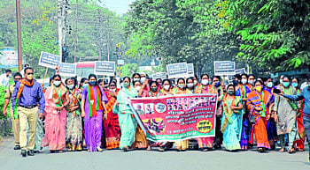 भाजप महिला मोर्चाचे जळगावमध्ये आक्रोश आंदोलन 