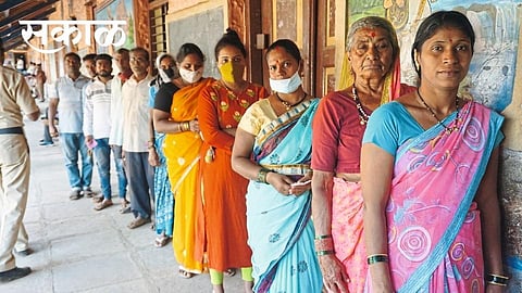 Kudnur Gram Sabha Approves No-Confidence Motion Against Sarpanch Kolhapur Marathi News