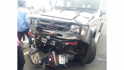 Two killed in accident at pune nasik national highway 