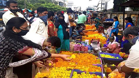 Akola News: Marigold flower prices rise, big gain for traders