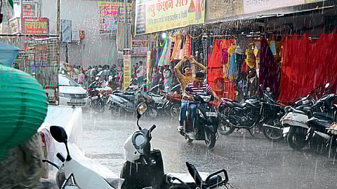 नाशिक जिल्ह्यात अनेक ठिकाणी बेमोसमी पाऊस 