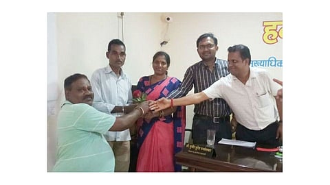 cleaning worker return money in corporate office kokan marathi news