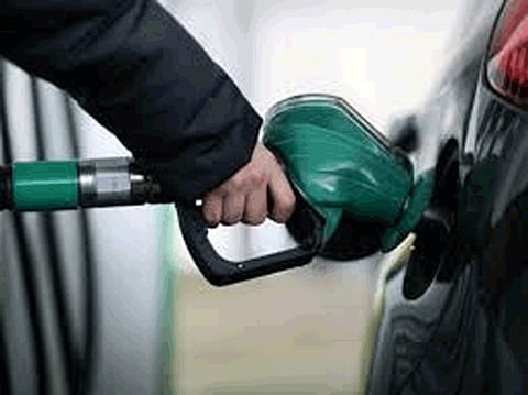 petrol Pump Employees refuse to give petrol to bank employees 
