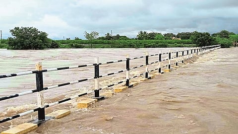 420 villages in the district received heavy rains in Sangali; Traffic closed on 90 lanes