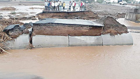 Dhule news rain in dhule