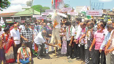 Conch sound in the name of Padalkar