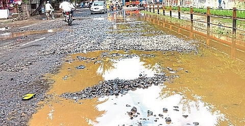 Roads damaged due to rain in Sangali; only patchwork is done
