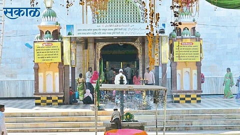 Restrictions on Urusa of Khwaja Mirasaheb Dargah of Mirza