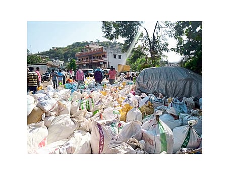 Retired Deputy Superintendent Of Police Help For  Servants Kolhapur Marathi News