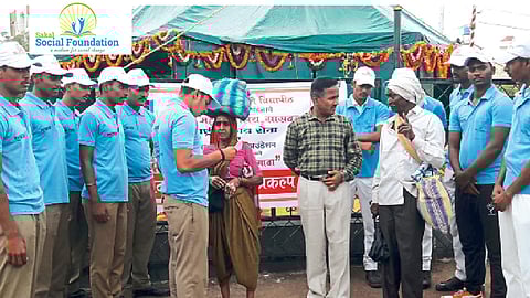 wari 2019 : चुकलेल्या वारकऱ्यांना सुखरूप सोडले दिंडीत    