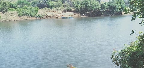 Alcohol transport terekhol river konkan sindhudurg