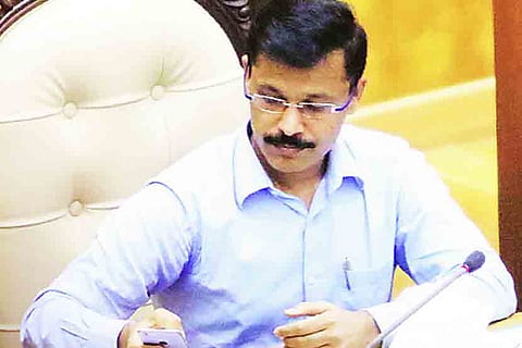 Corporator got angry on Tukaram Mundhe 