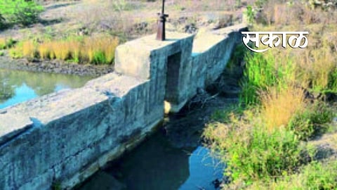 पहिल्याच पावसात गळतीमुळे बंधारे निरुपयोगी; कोट्यवधींचा निधी पाण्यात 