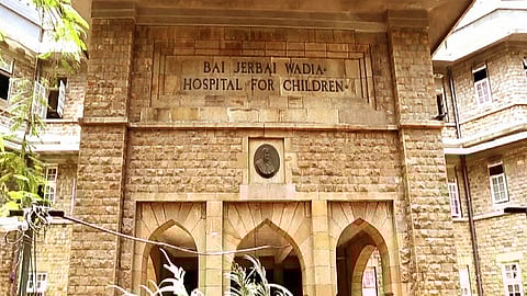 व्हेंटिलेटरवरील वाडिया हॉस्पिटलला टाळं लागू नये म्हणून..
