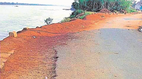 farmers facing problems due to wainganga river in sihora of bhandara