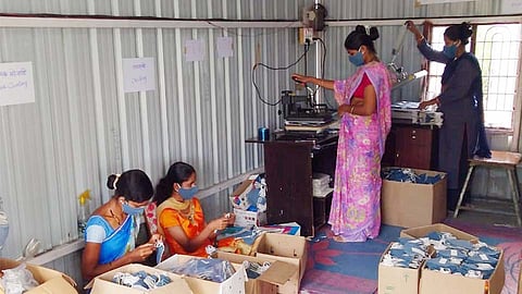 पुणे : लॉकडाउनमध्ये मिळाला 'एवढ्या' महिलांना रोजगार; पवार कुटुंबीयांचा पुढाकार