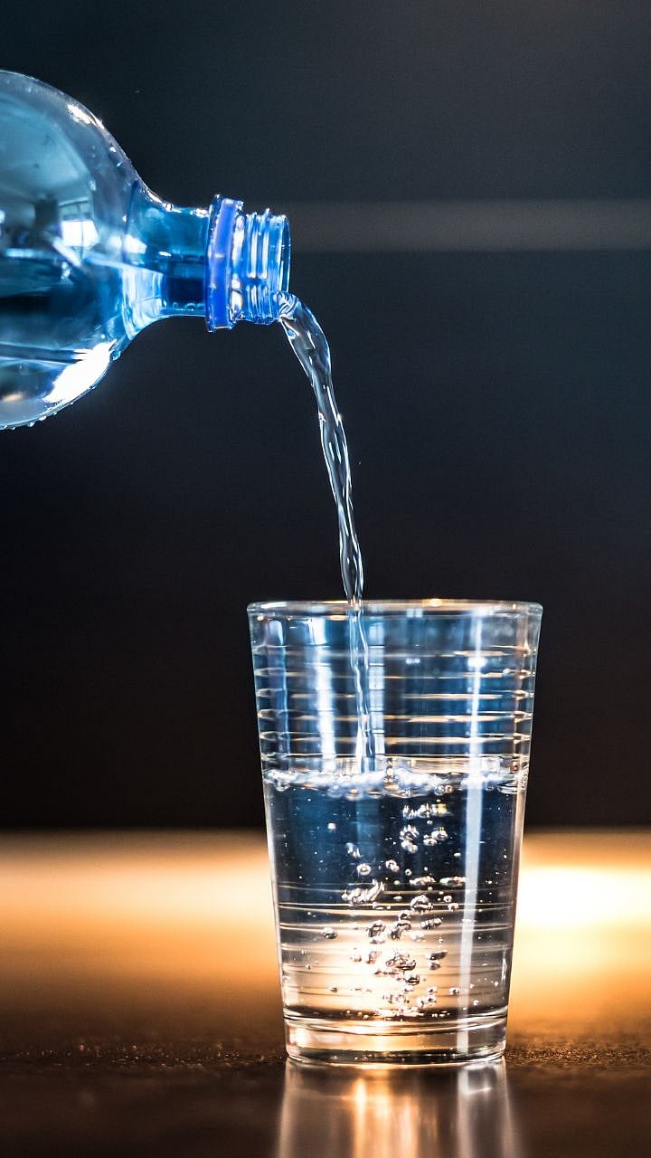 Water : पाणी केव्हा प्यावे? कोणते फळ खाल्यावर पाणी पिणे टाळावे?