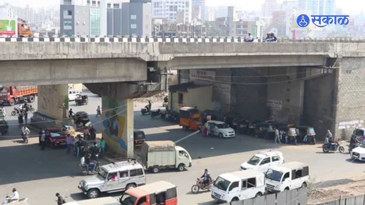 Navale Bridge Accident अपघातांचा हॉटस्पॉट! मायलेकाच्या अपघातात आईचा