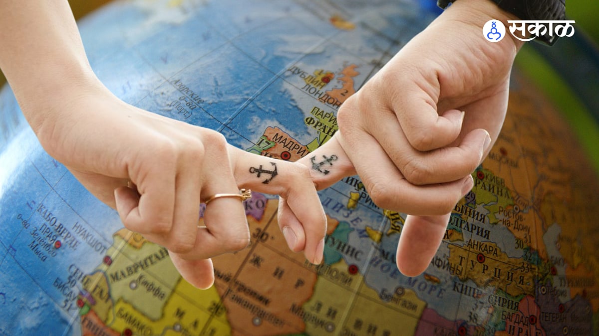 Long Distance Relationship | तुम्ही देशात, जोडीदार परदेशात; शरीरसुख कसे