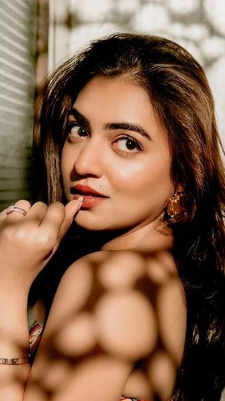 Nazriya Nazim : उगाच नाही आवडत सर्वांना साऊथचं सौंदर्य!