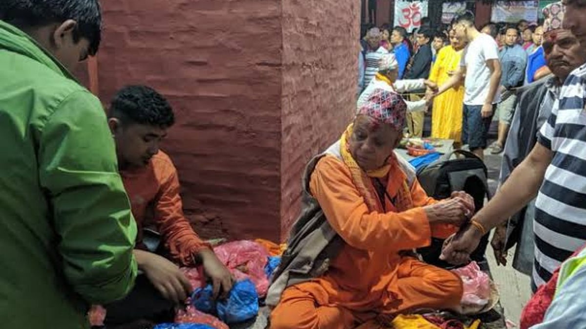 Rakshabandhan In Nepal : रक्षासूत्रात ब्रह्मा-विष्णु-महेश अन् गाईचा ...
