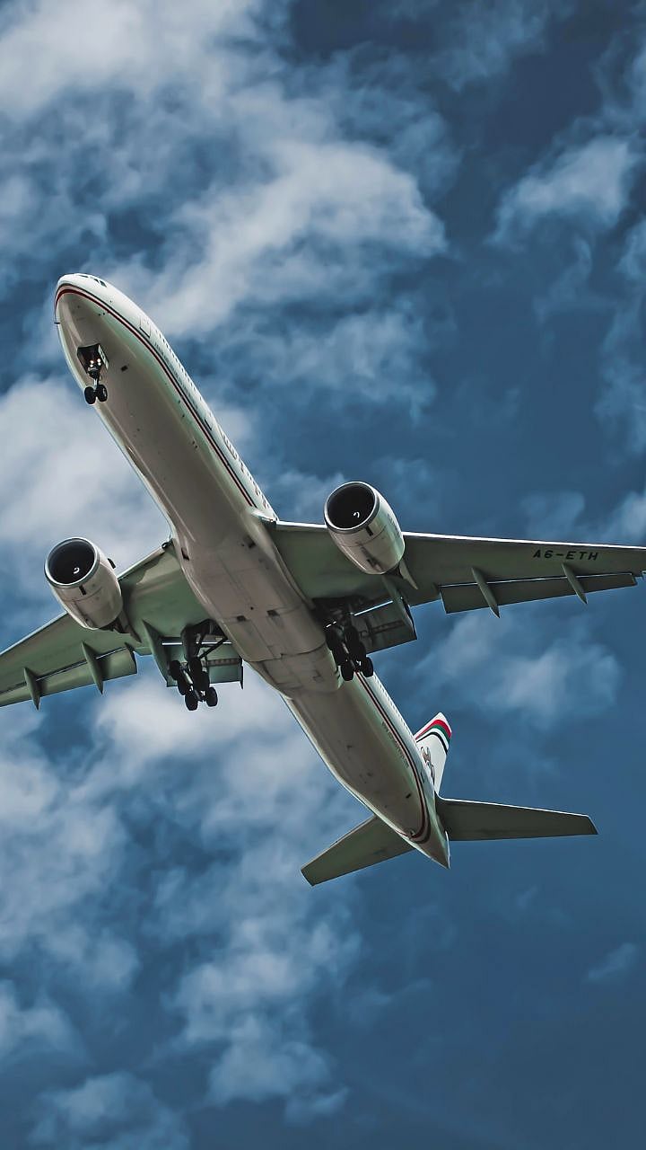 विमानात प्रवास करताना सोबत किती कॅश बाळगता येते? जाणून घ्या how much