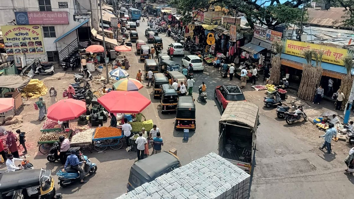 Hadapsar News हडपसरमधील रस्त्यावर ऑटो रिक्षाचालकांची मनमानी