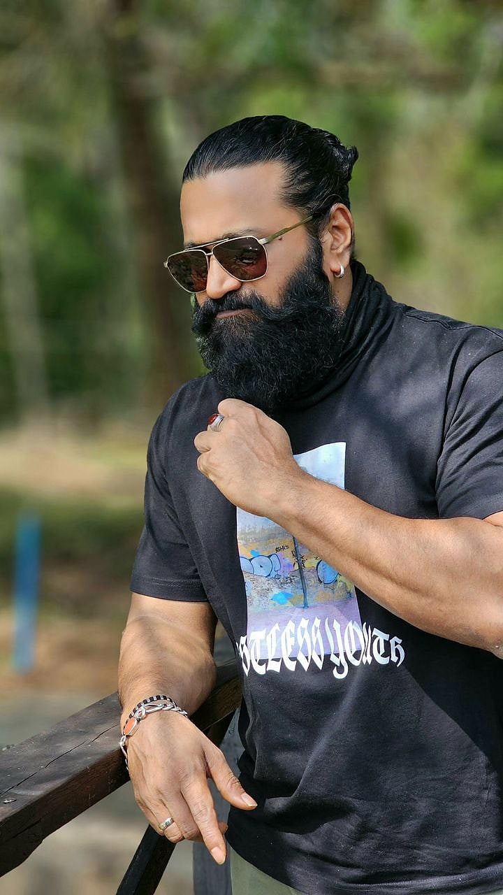 Rishab Shetty: ऋषभ... हॉटेलमध्ये वेटर ते कंताराचा डायरेक्टर |Who is ...
