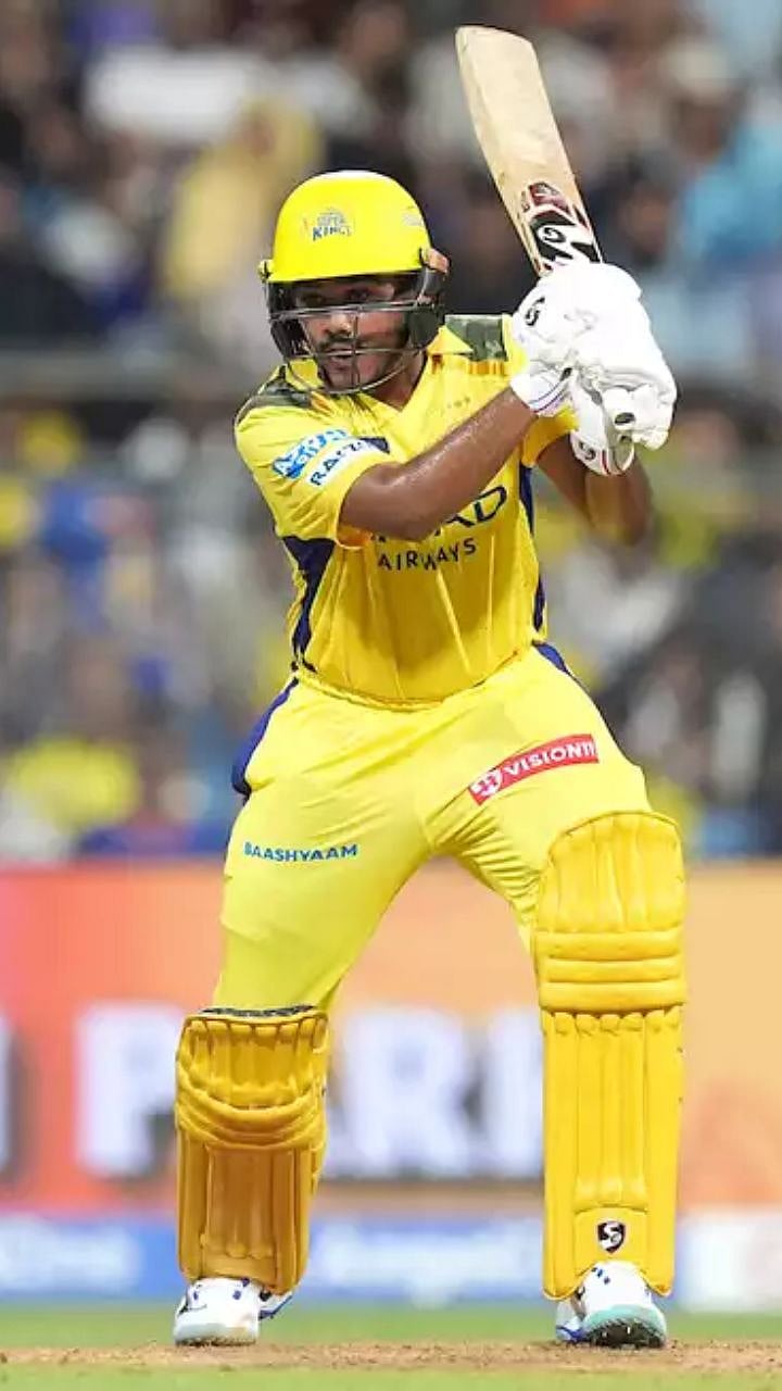 CSK चे युवा पदार्पणवीर; आयुष म्हात्रेने बघा 'या' दिग्गजांना टाकलं मागे ...