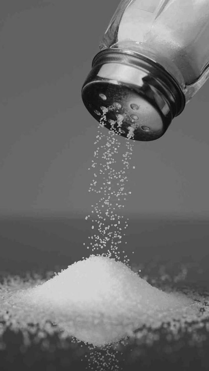 वयानुसार दररोज किती मीठ खावं? जाणून घ्या योग्य प्रमाण daily salt intake ...