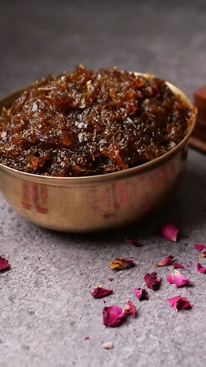 Gulkand Eating : जेवल्यानंतर रोज एक चमचा गुलकंद खा, आयुर्वेदात अनन्य ...