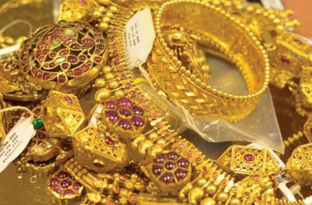 Gold Buying Tips : सोनं खरेदी करताना या ५ गोष्टींची घ्या काळजी, नाहीतर भोगावं लागेल मोठ नुकसान