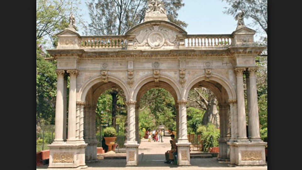Ranichi Baug : राणीच्या बागेत पर्यटकांसाठी मगर आणि सुसर बच्चे कंपनीसाठी ...