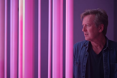 Aitken_Doug_Aitken_Portrait_Under_The_Sun_NMACC_2025_Photo_by_Dhrupad_Shukla-Floating_Home_Studio_optimized_650