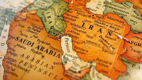 dos and donts for people stranded in middle east