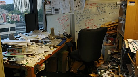 How To Arrange Your Work Desk 